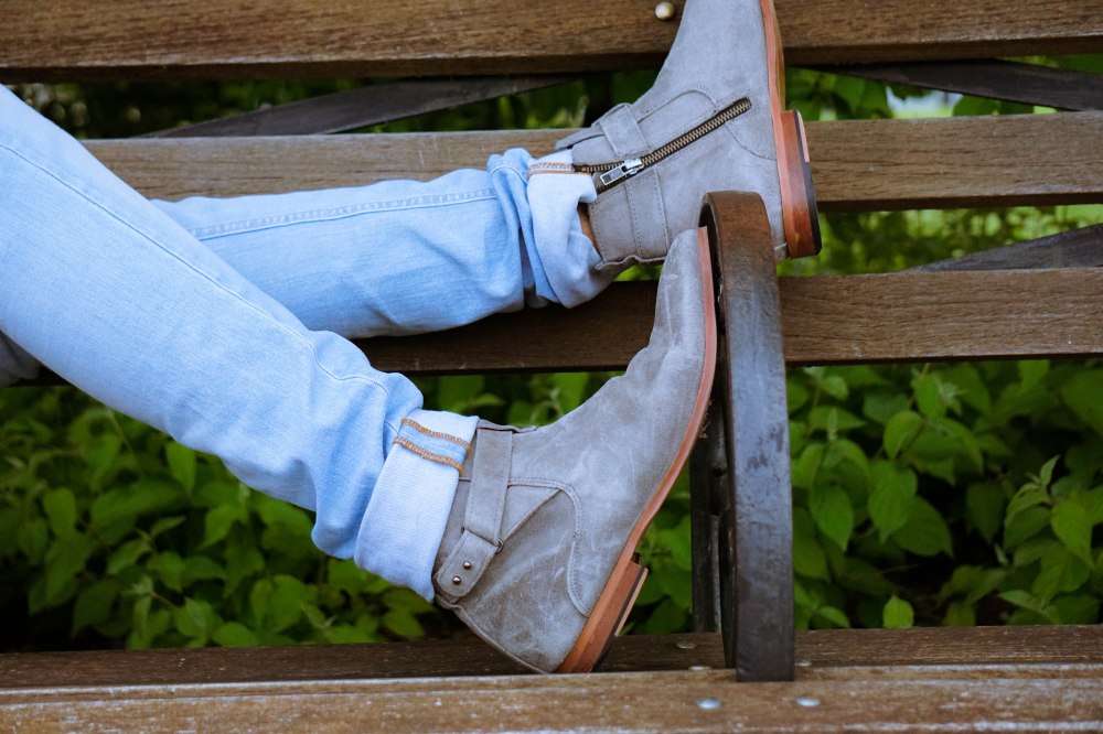 Side zip closeup (2)